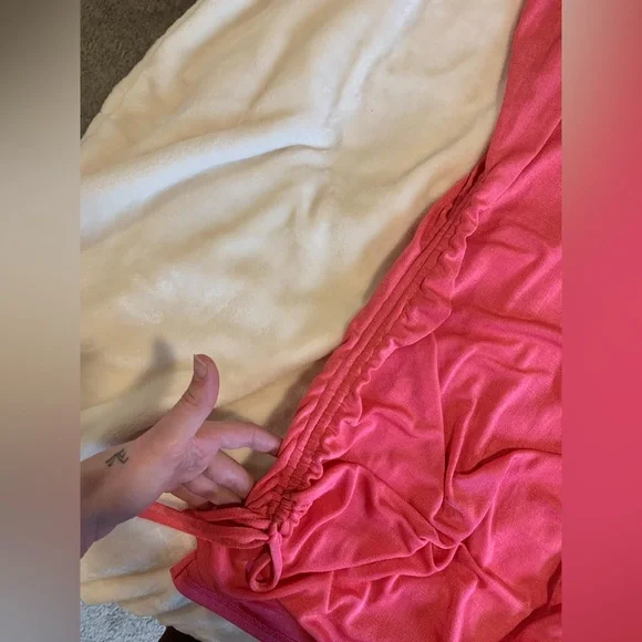 Pink sparkly body-con ruched dress with diamond hearts - Picture 5 of 8